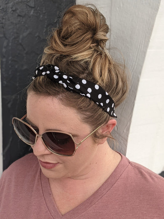 6962d7ad3c88180e99189941_blackwhite-polkadot-tie-side_1769630146024.jpg