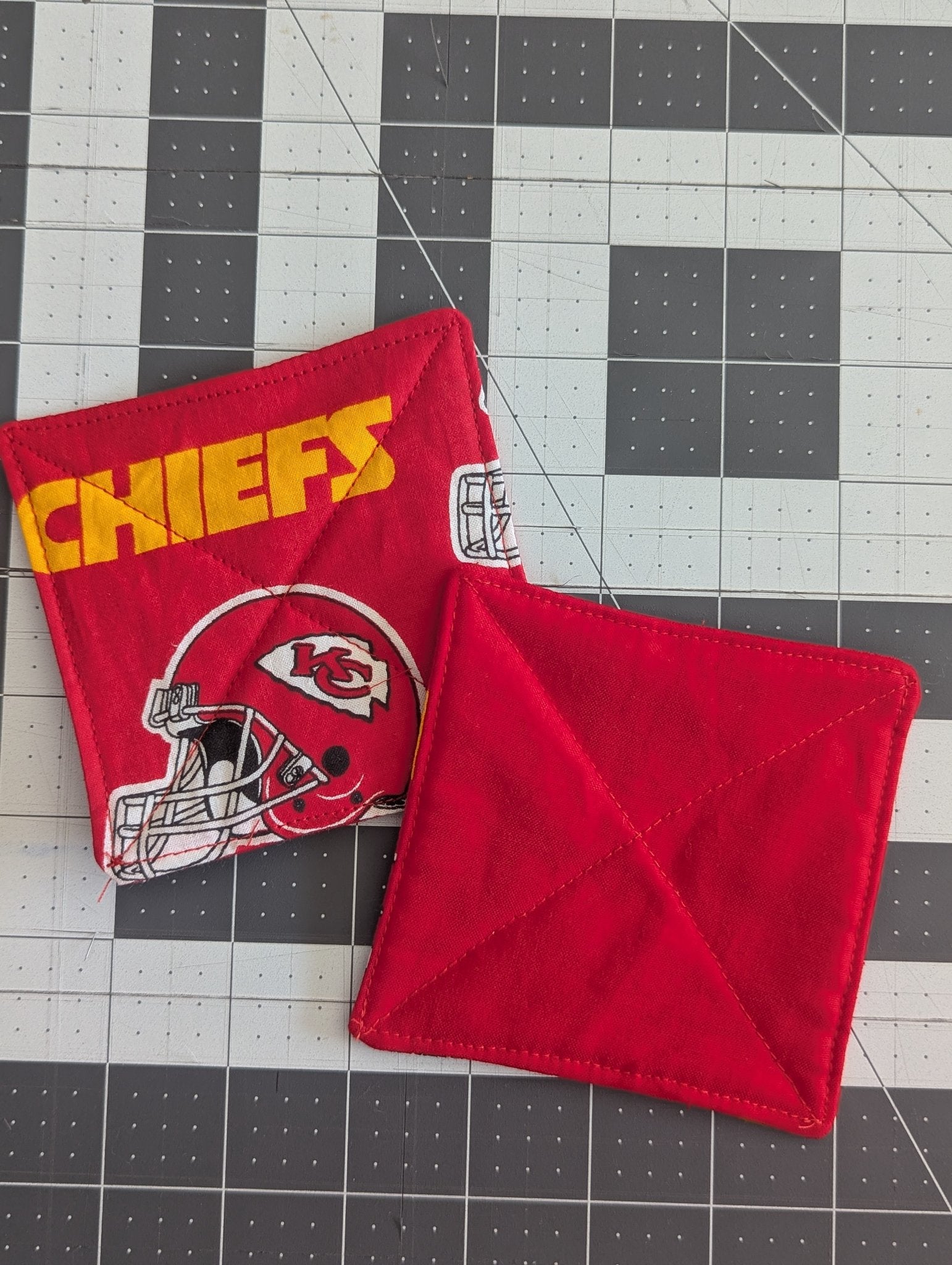 6962d7ad3c88180e99189941_chiefs-red-helmet-coaster-close_1769624013958.jpg
