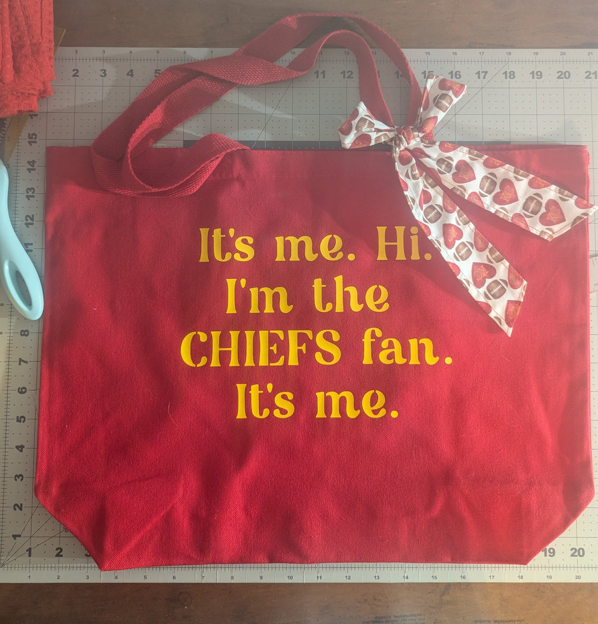 6962d7ad3c88180e99189941_its-me-tote-football-heart-bow-flat-measurements_1787853043819.jpg