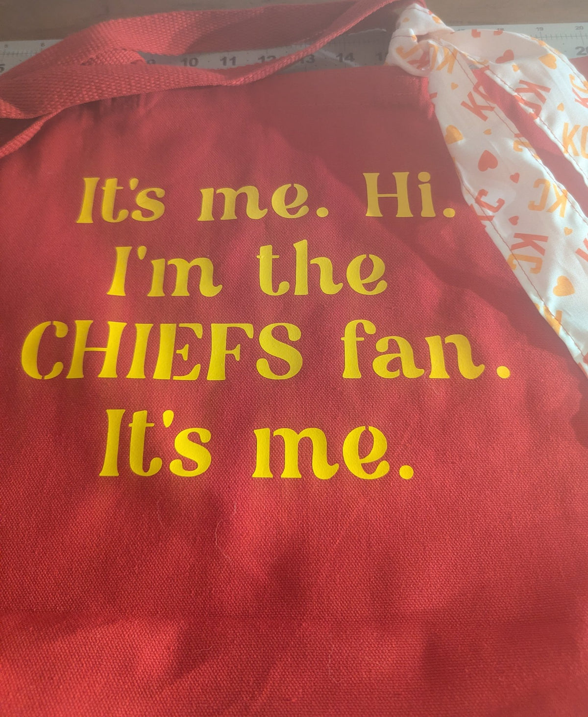 6962d7ad3c88180e99189941_its-me-tote-kc-heart-flat-close_1787853378412.jpg