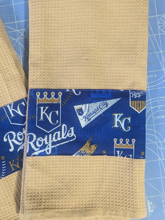 6962d7ad3c88180e99189941_towel-kc-royals-penant-tan-close_1769477576372.jpg