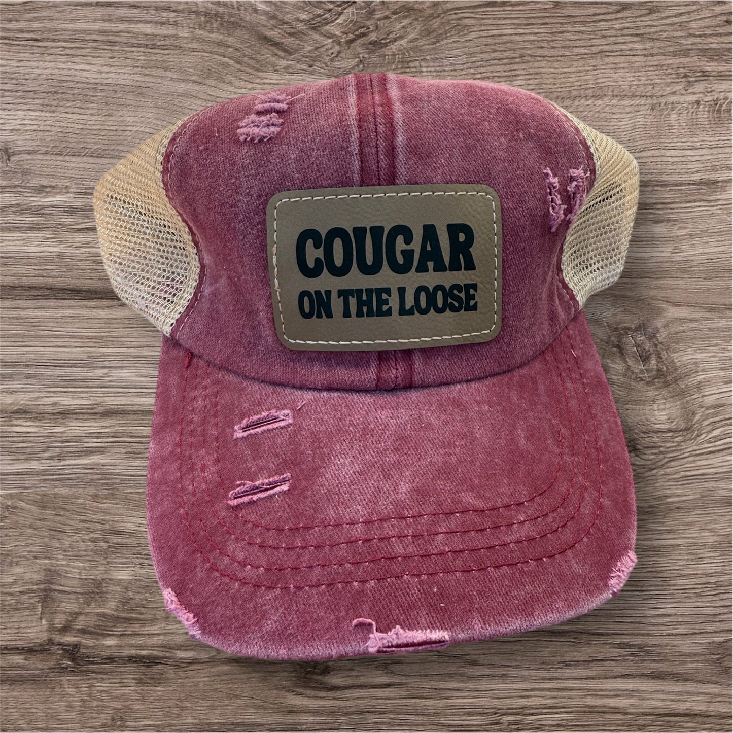 Engraved Cougar On The Loose Women's Criss Cross hat