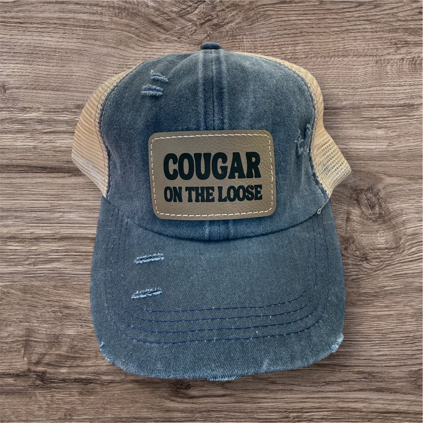 Engraved Cougar On The Loose Women's Criss Cross hat